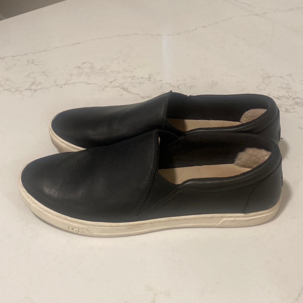 Ugg black leather slip on casual Alameda flats sneaker size 11
